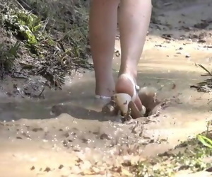 Summer Sandals Mess Tub